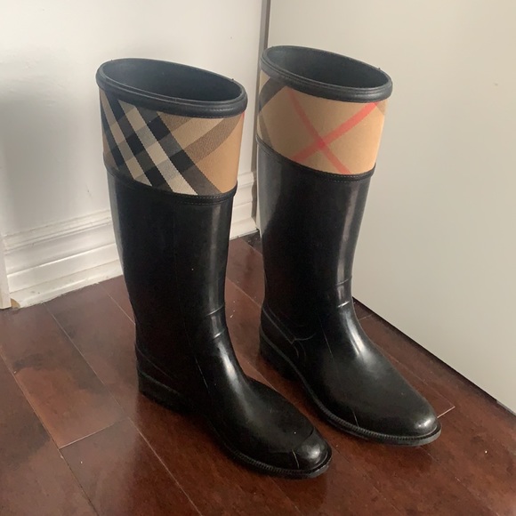 Burberry Rainboots - Picture 2 of 2